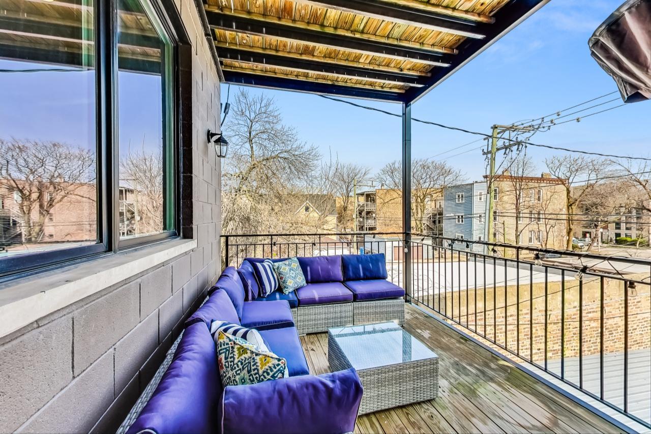 1057 N Winchester Avenue Unit: 2