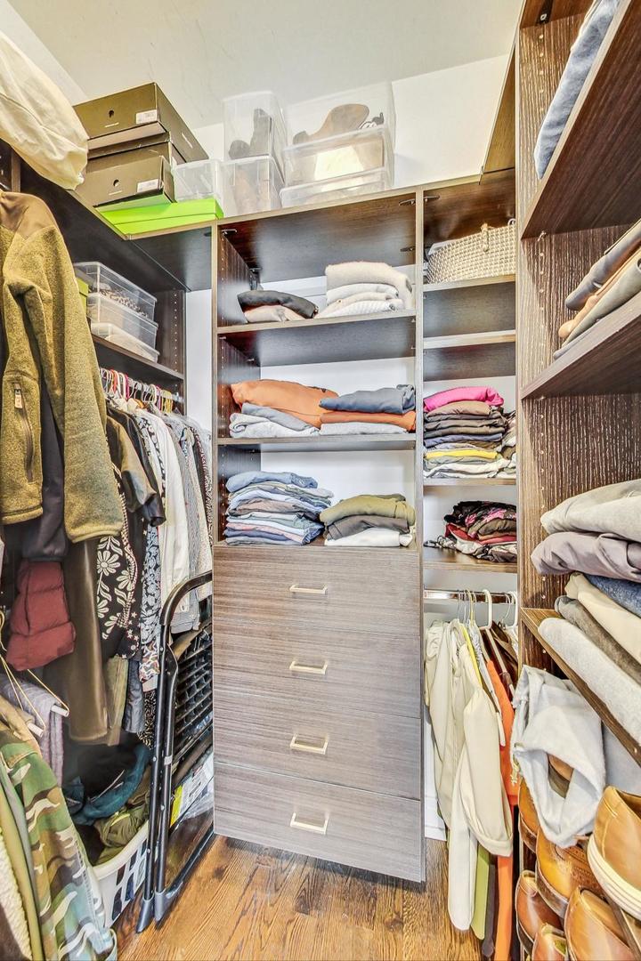 1057 N Winchester Avenue Unit: 2