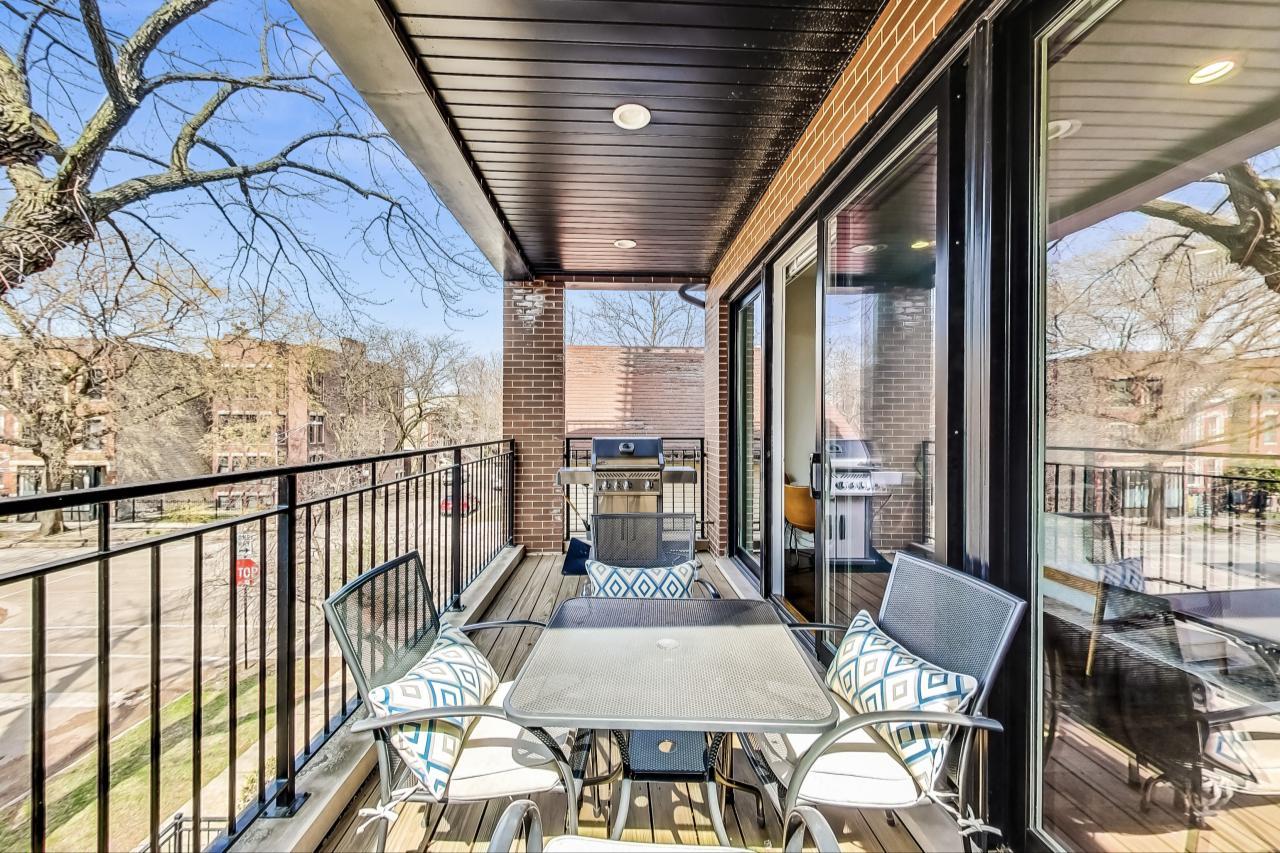 1057 N Winchester Avenue Unit: 2