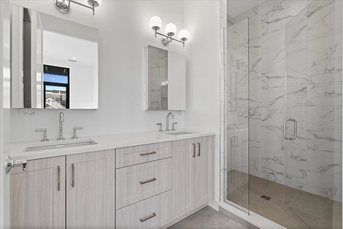 1340 W Chestnut Street Unit: 301