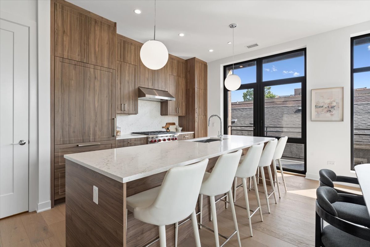 1340 W Chestnut Street Unit: 301