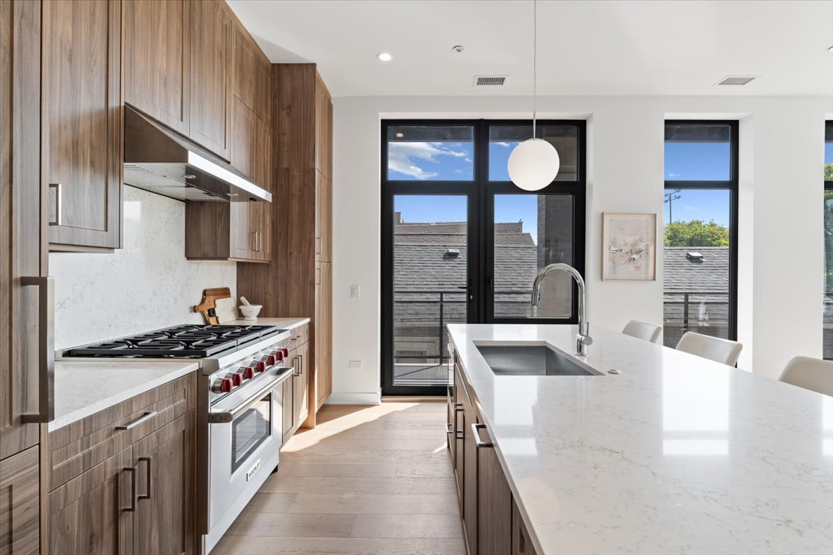 1340 W Chestnut Street Unit: 301