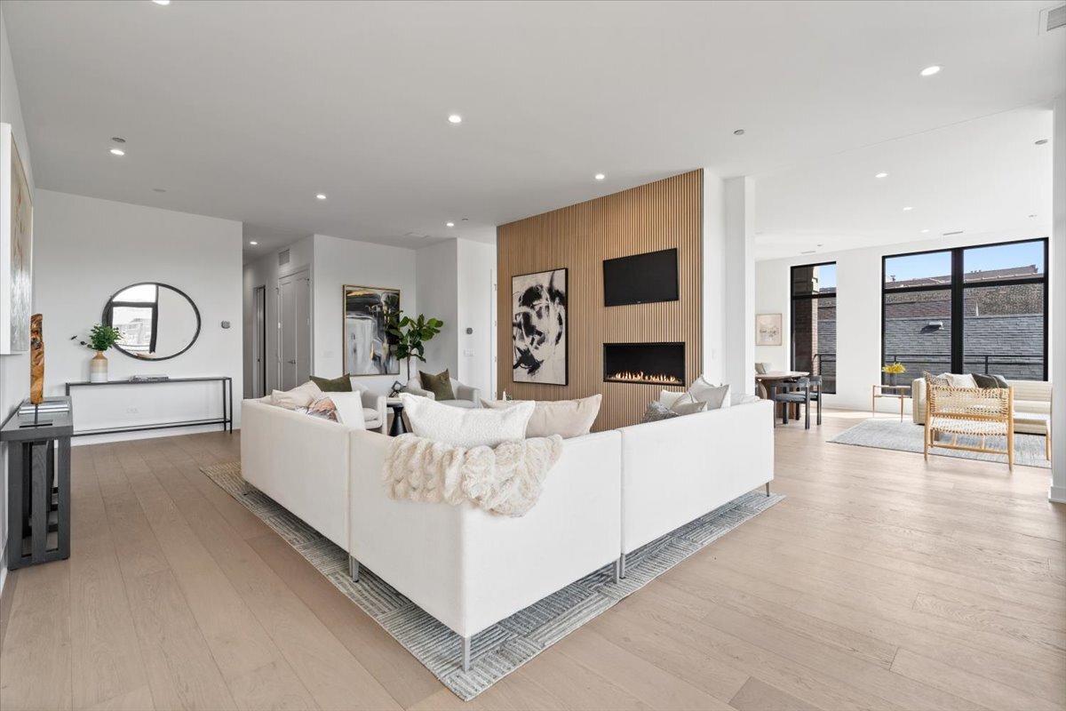 1340 W Chestnut Street Unit: 301