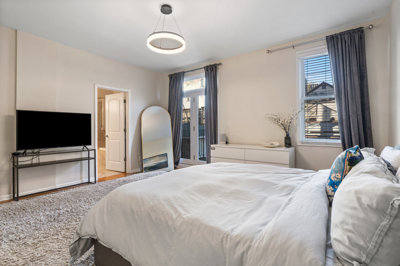 1511 N Hudson Avenue Unit: 1S