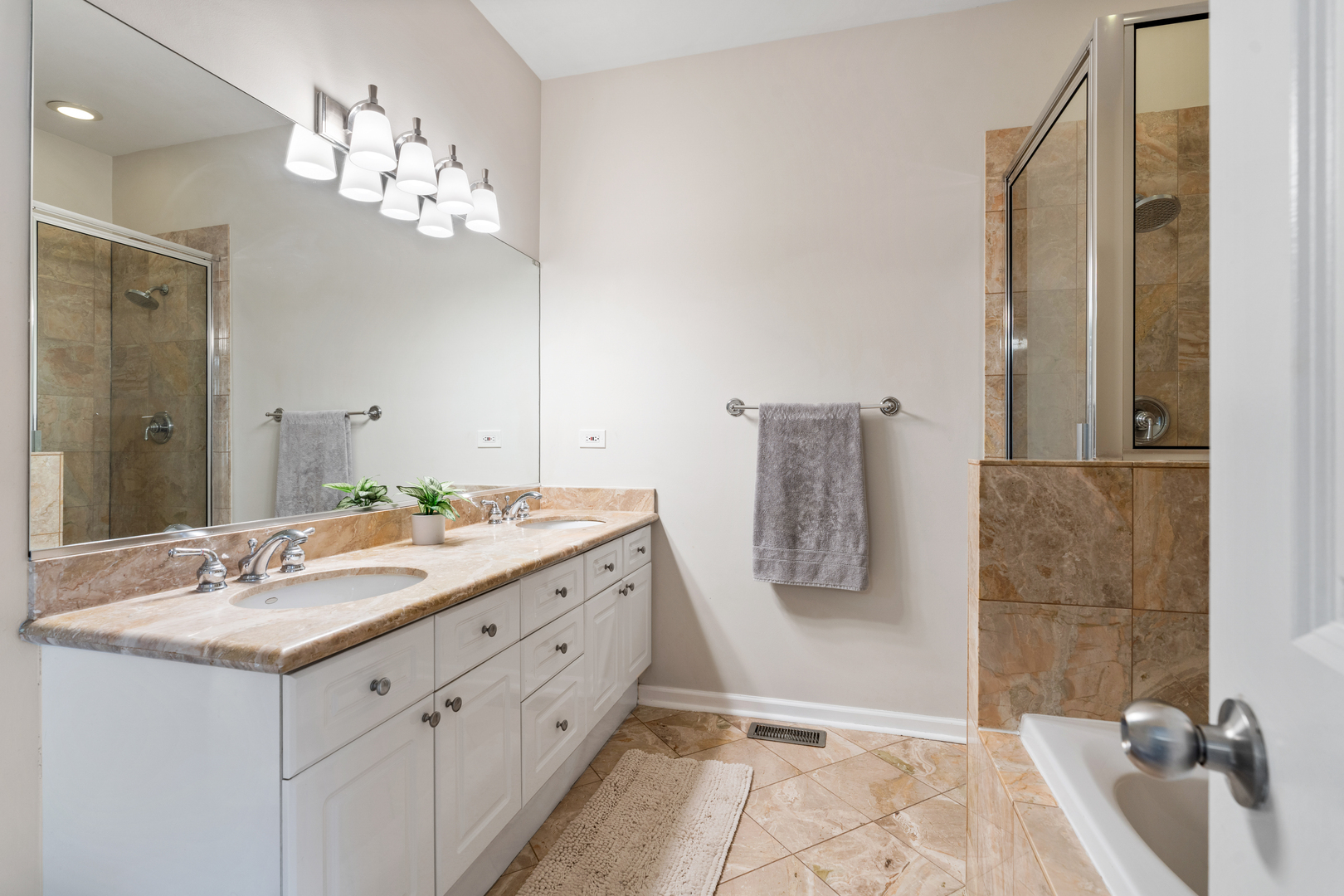 1511 N Hudson Avenue Unit: 1S