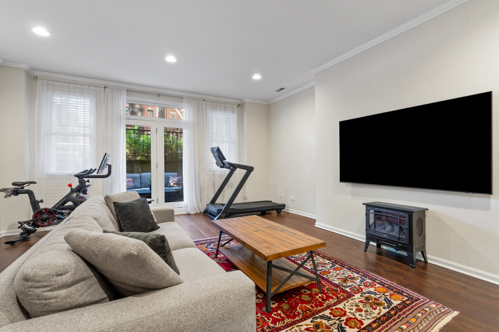 1511 N Hudson Avenue Unit: 1S