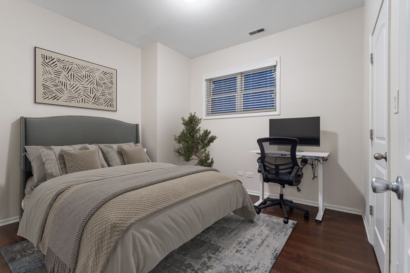 1511 N Hudson Avenue Unit: 1S