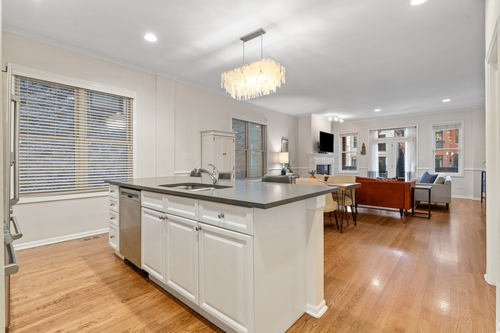 1511 N Hudson Avenue Unit: 1S