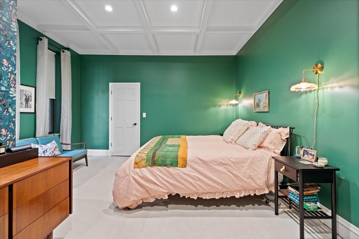 4004 N Clarendon Avenue Unit: 1