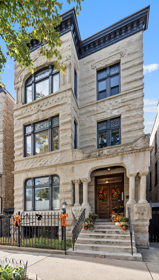 4004 N Clarendon Avenue Unit: 1