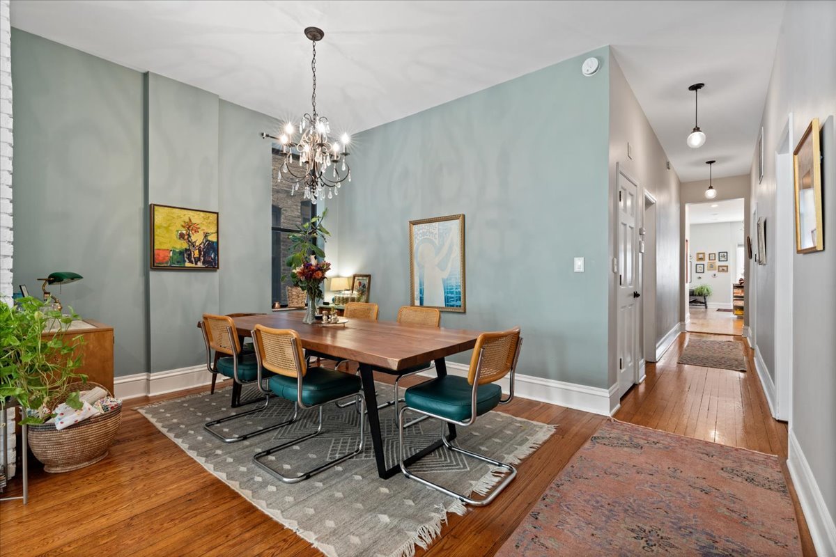 4004 N Clarendon Avenue Unit: 1