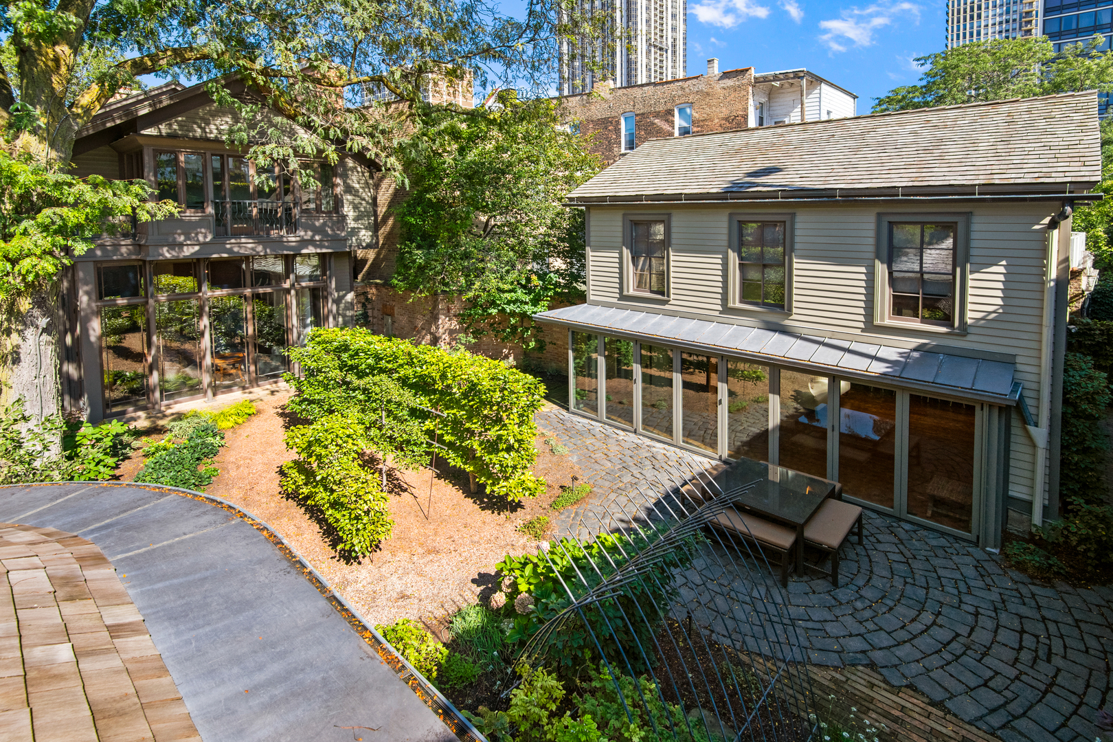 229 W Eugenie Street