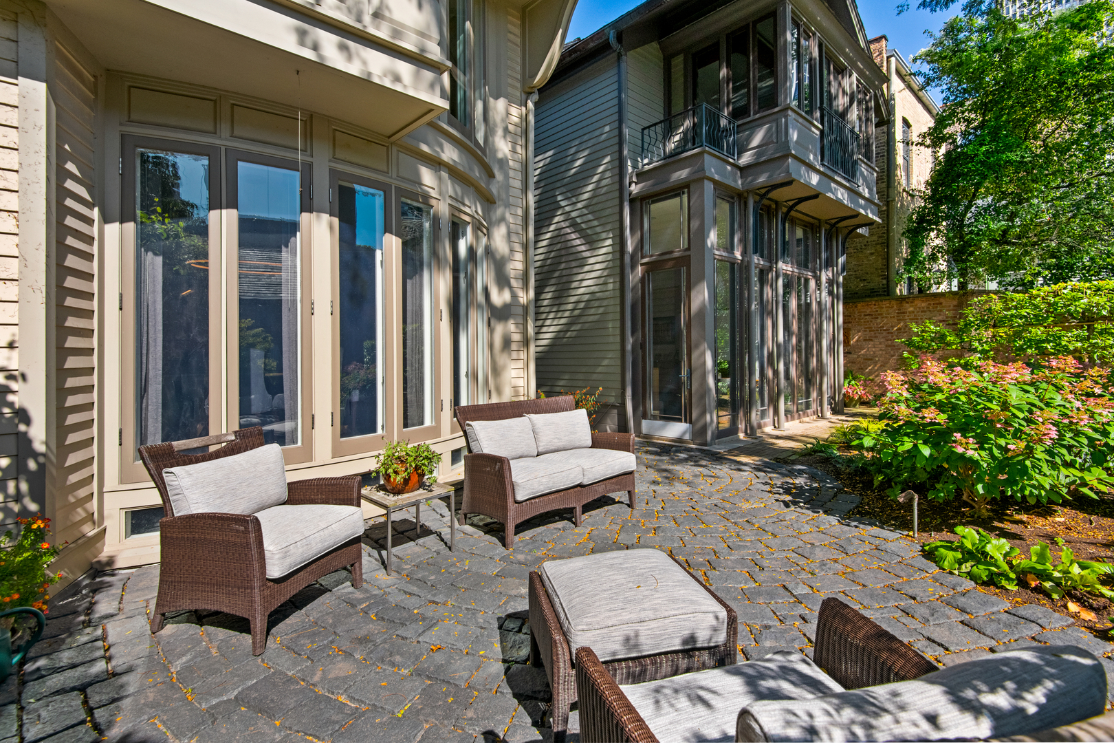 229 W Eugenie Street