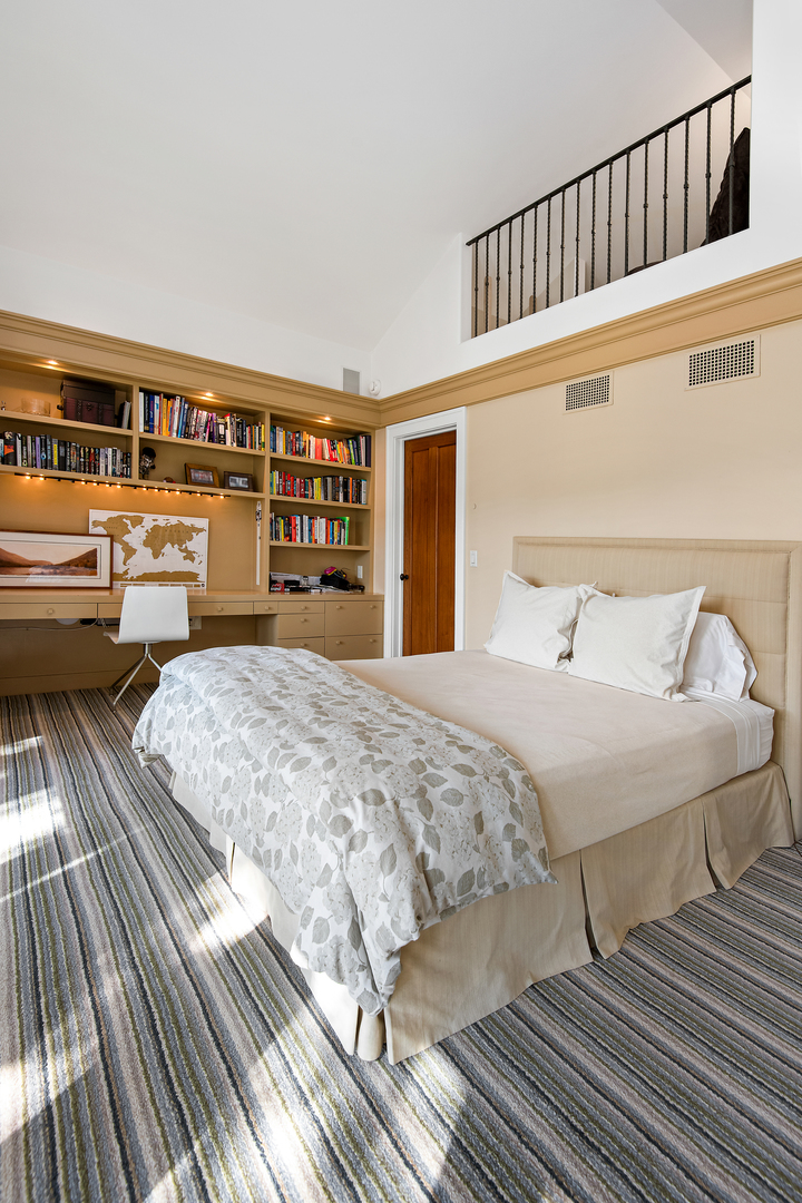 229 W Eugenie Street