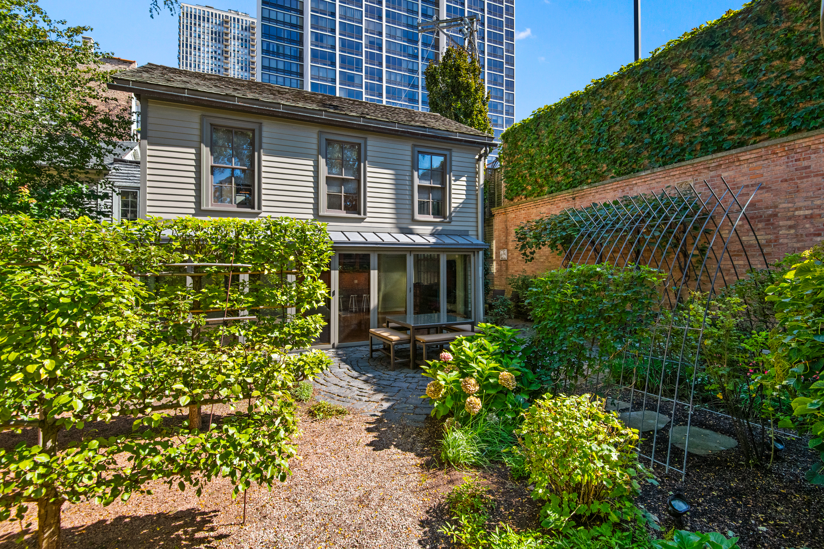 229 W Eugenie Street