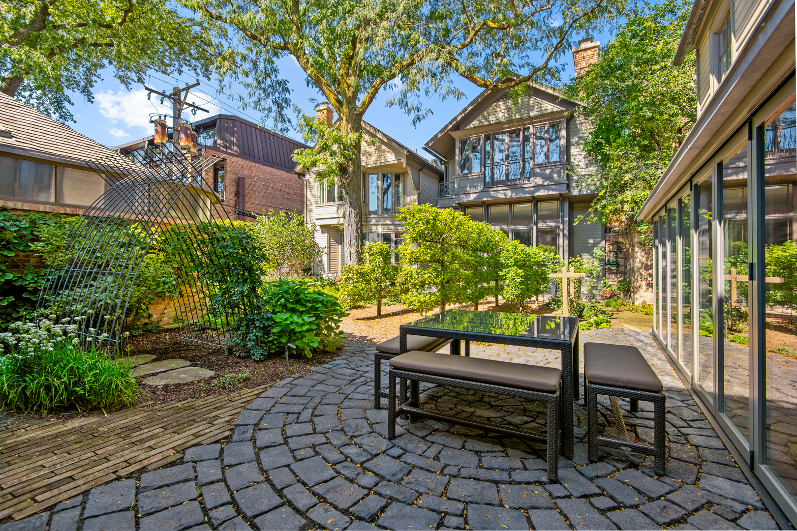 229 W Eugenie Street