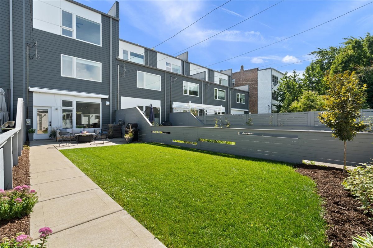 2638 N Ridgeway Avenue