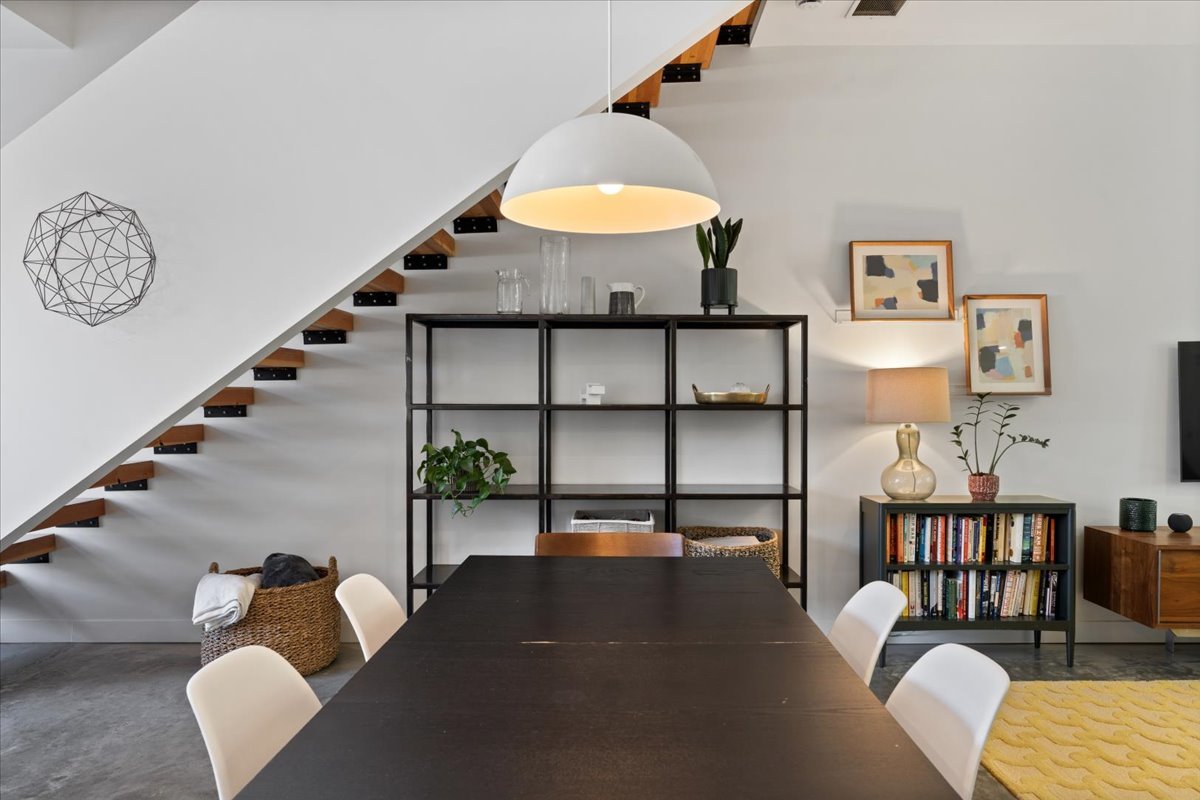 2638 N Ridgeway Avenue