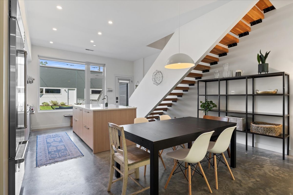 2638 N Ridgeway Avenue