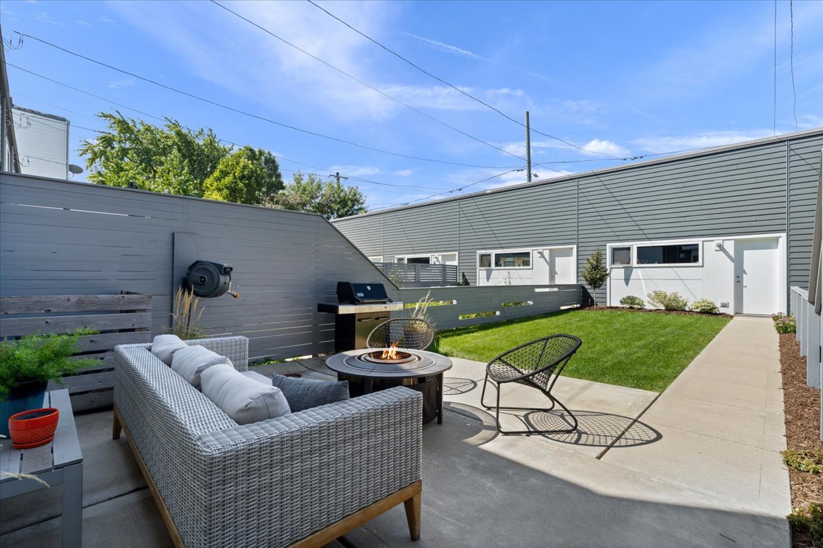 2638 N Ridgeway Avenue