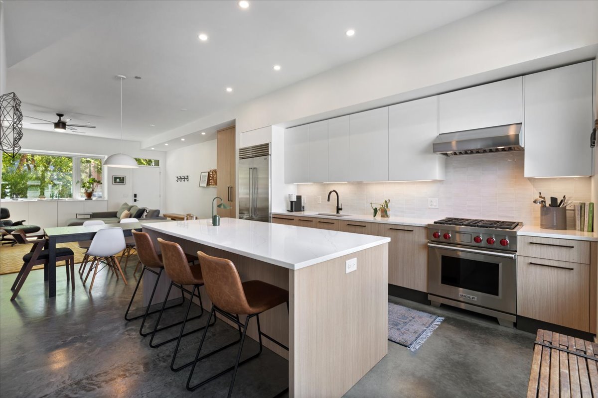 2638 N Ridgeway Avenue