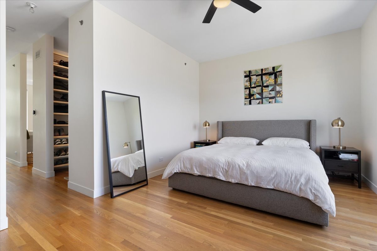 2638 N Ridgeway Avenue