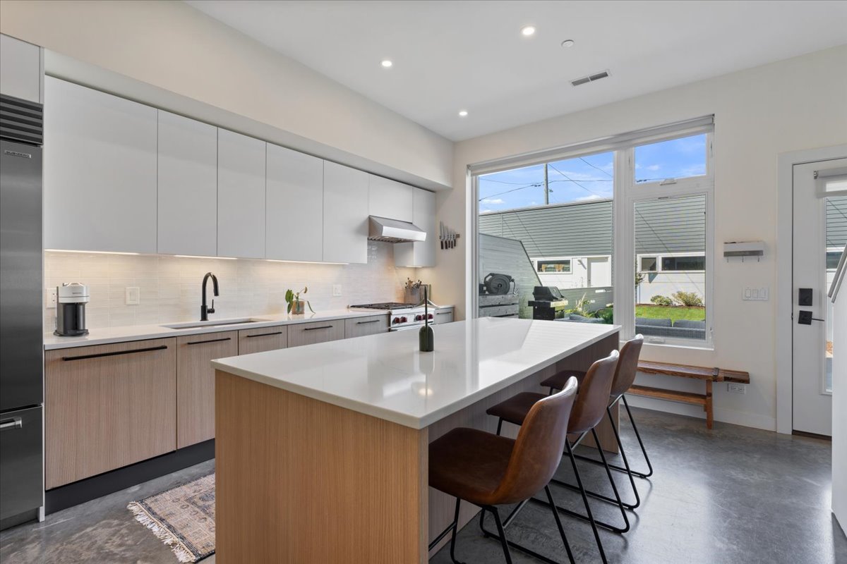 2638 N Ridgeway Avenue