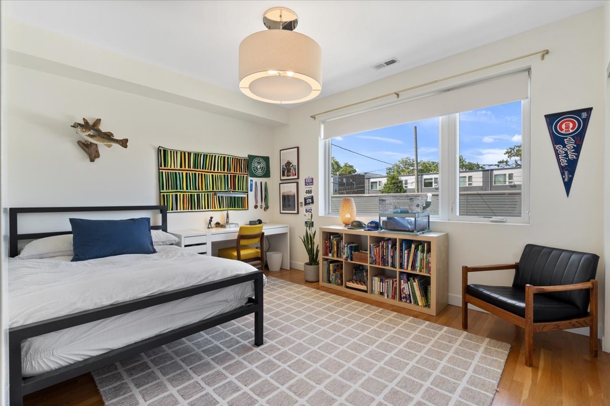 2638 N Ridgeway Avenue