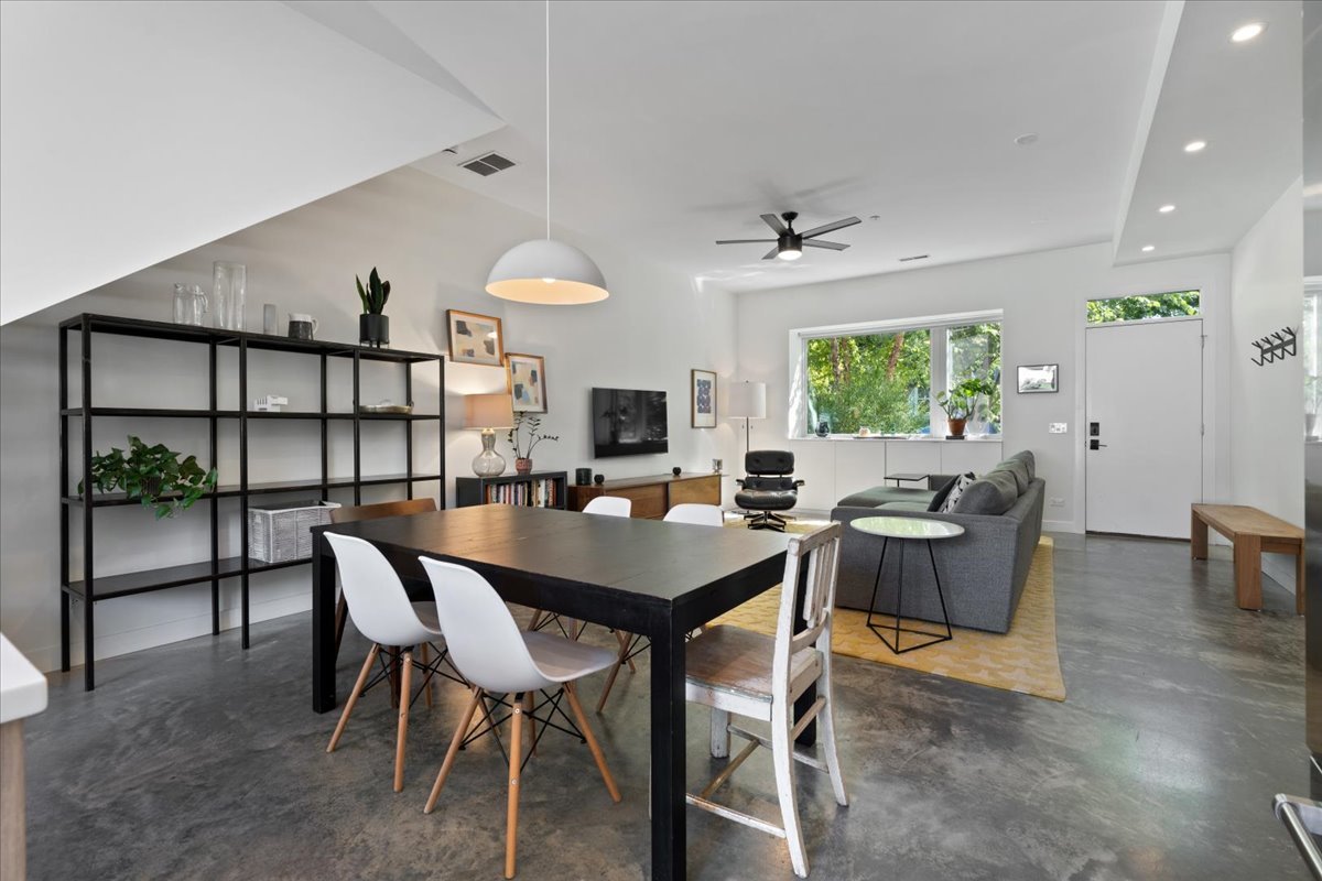 2638 N Ridgeway Avenue