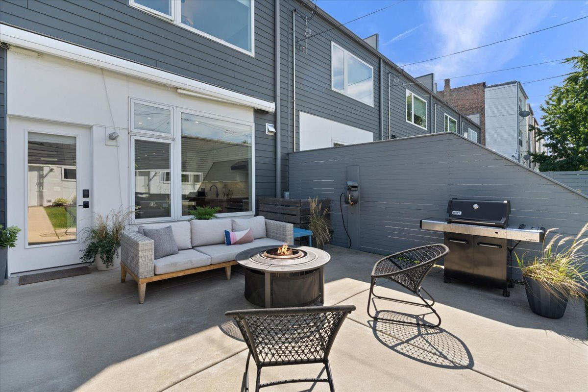 2638 N Ridgeway Avenue