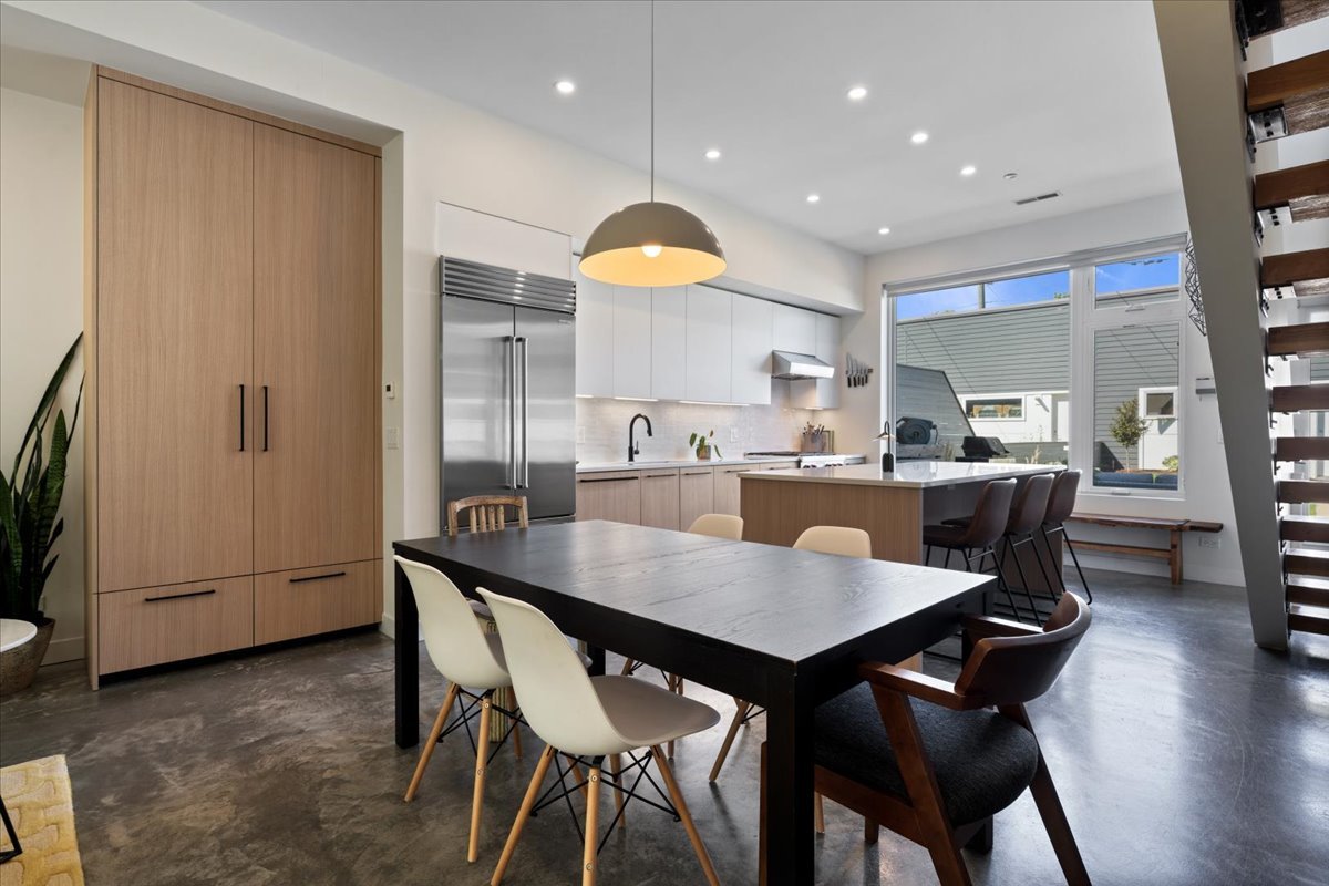 2638 N Ridgeway Avenue