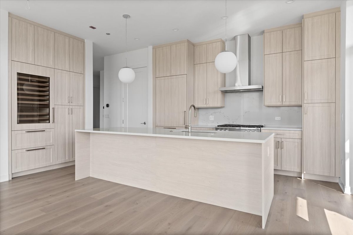 1340 W Chestnut Street Unit: 401