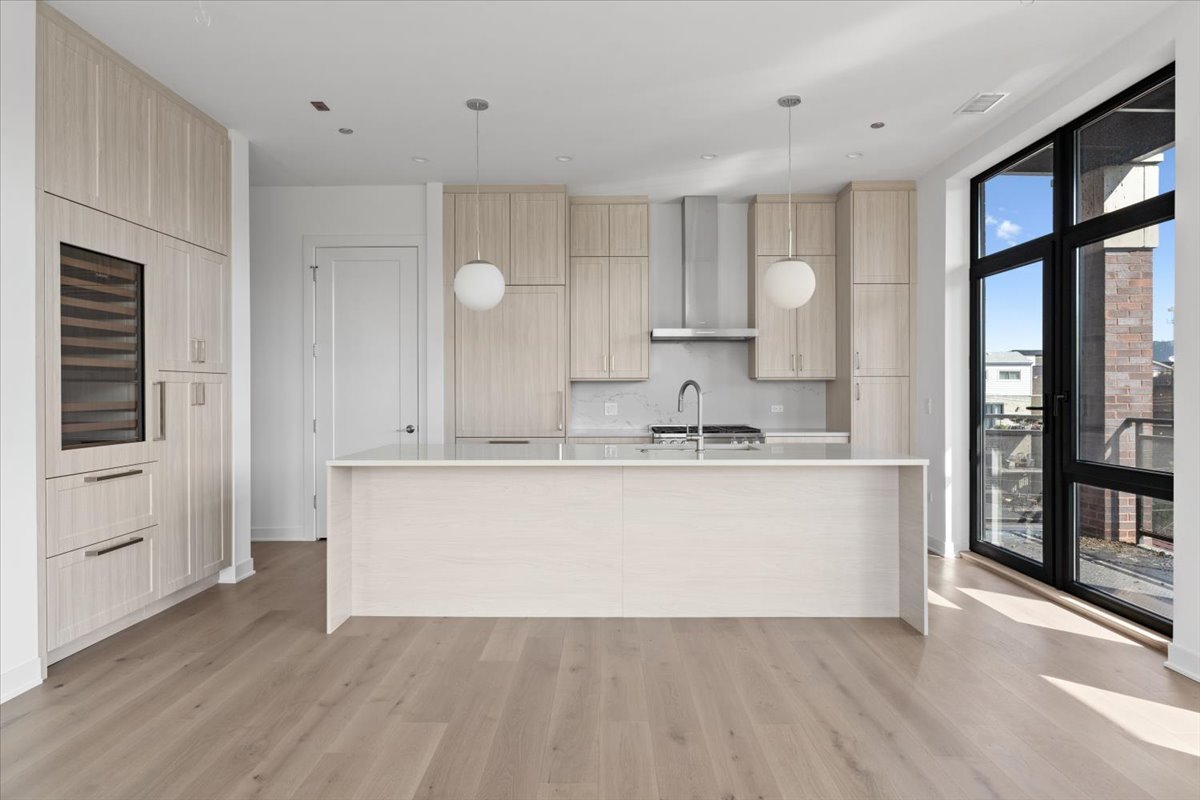 1340 W Chestnut Street Unit: 401