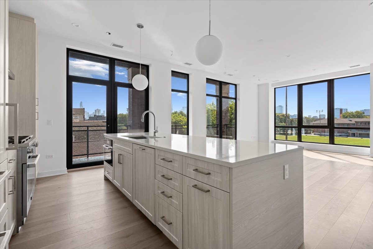 1340 W Chestnut Street Unit: 401