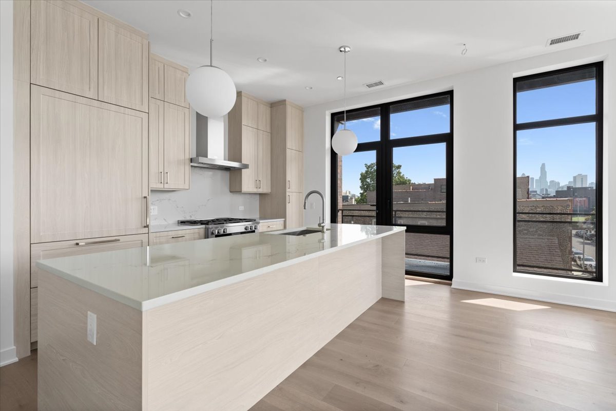 1340 W Chestnut Street Unit: 401