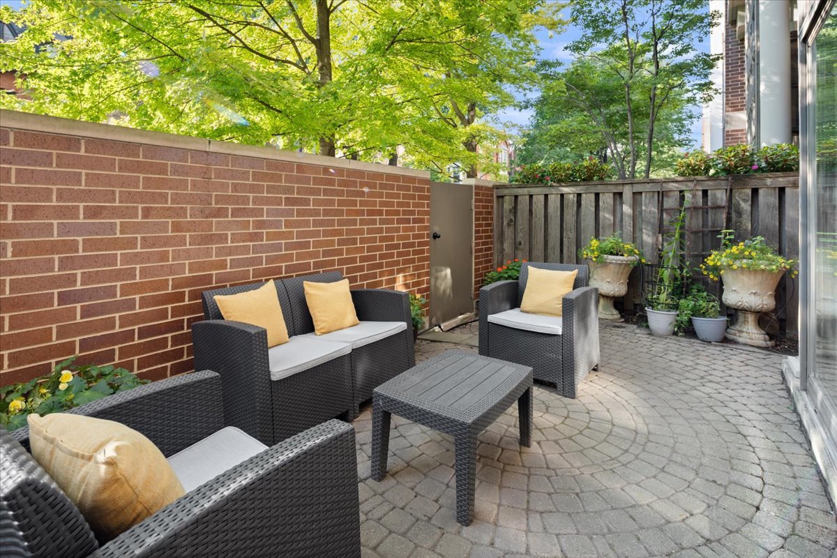 1740 N Clark Street Unit: 1725