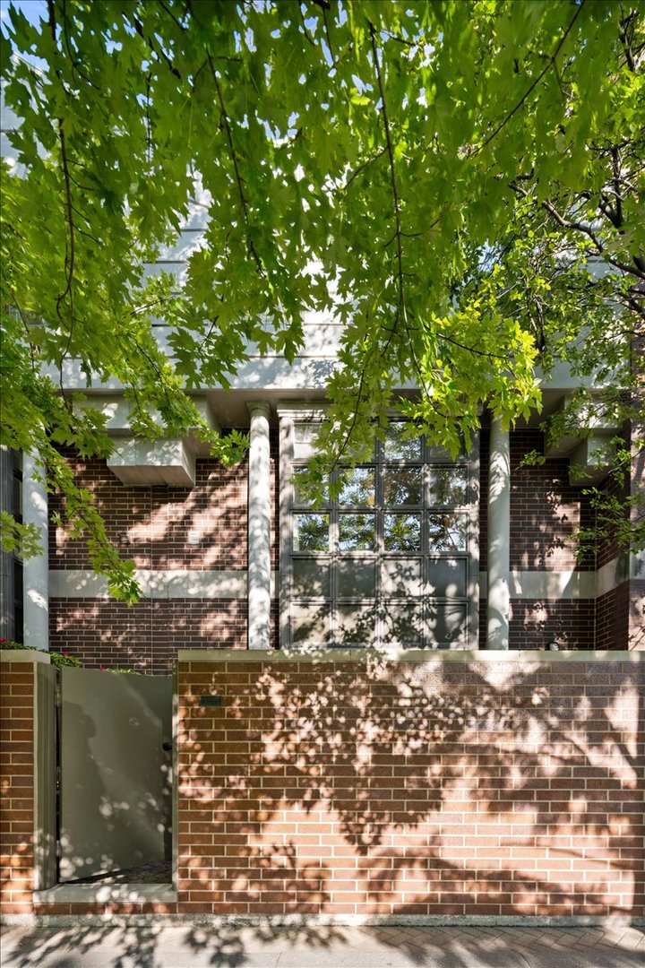 1740 N Clark Street Unit: 1725