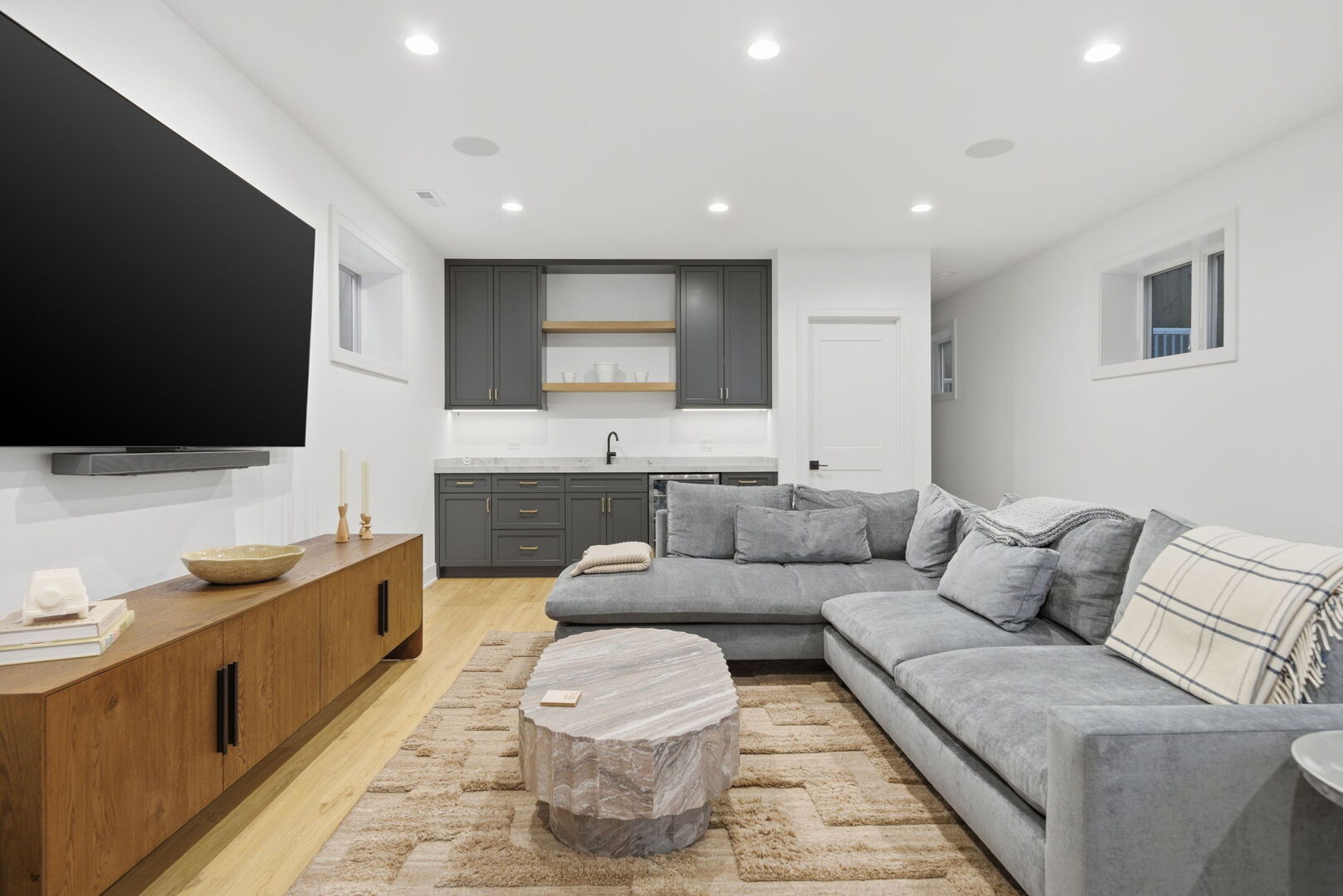 2226 N Southport Avenue