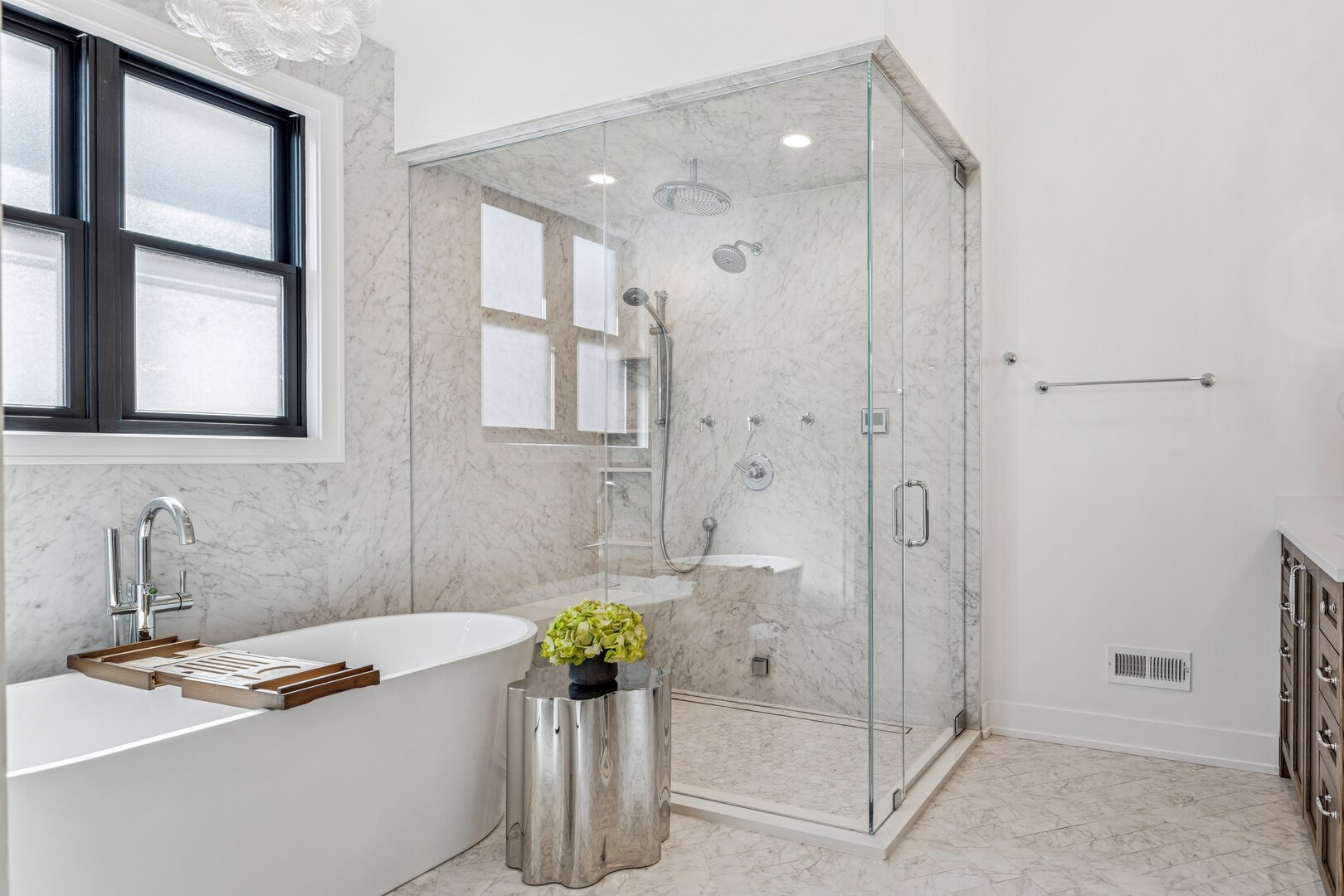 2226 N Southport Avenue