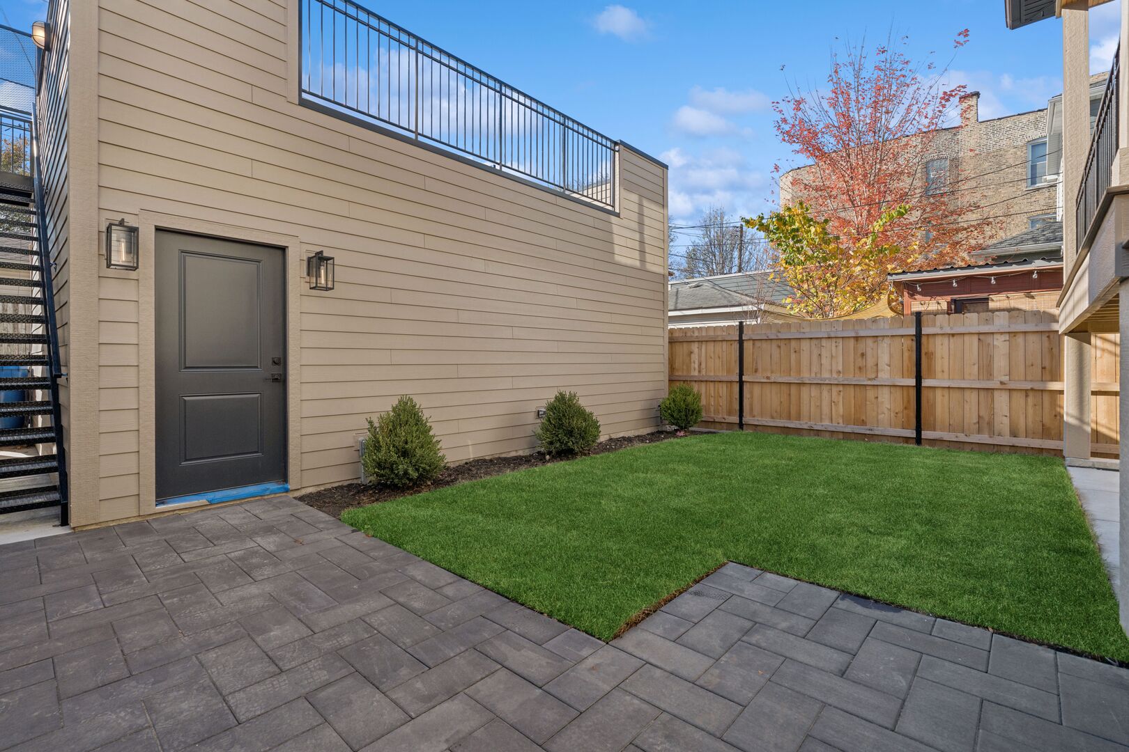 2226 N Southport Avenue