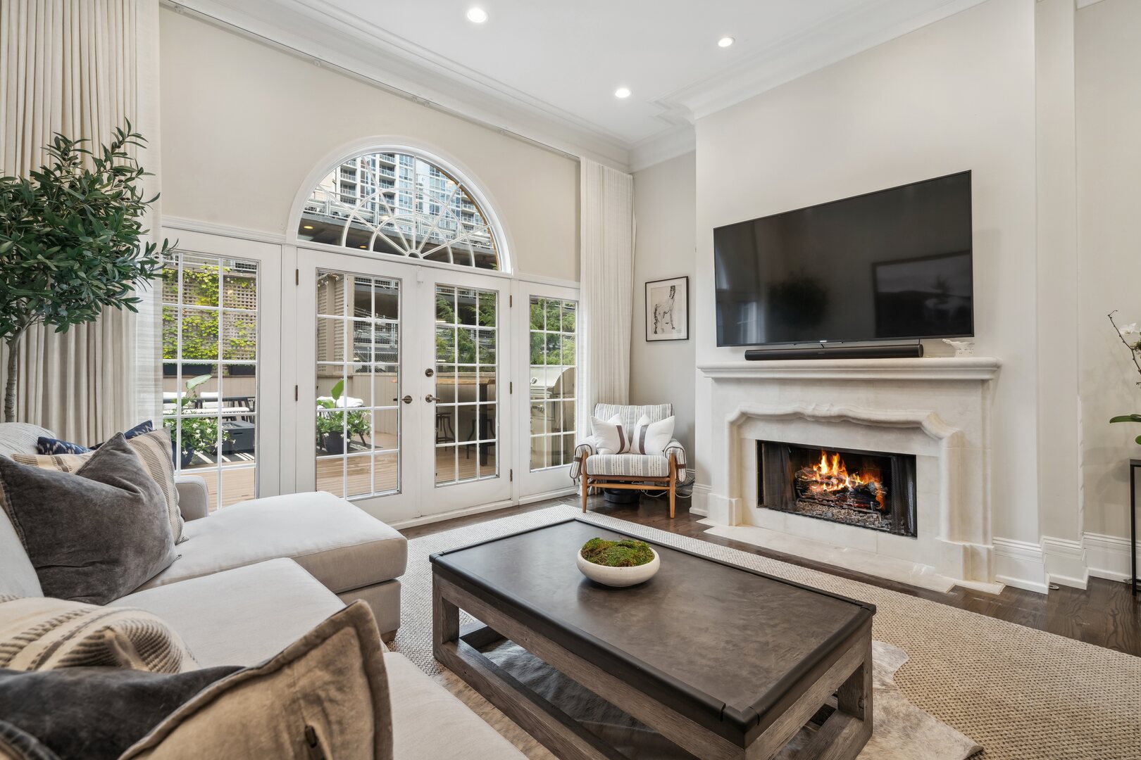 24 W Chestnut Street