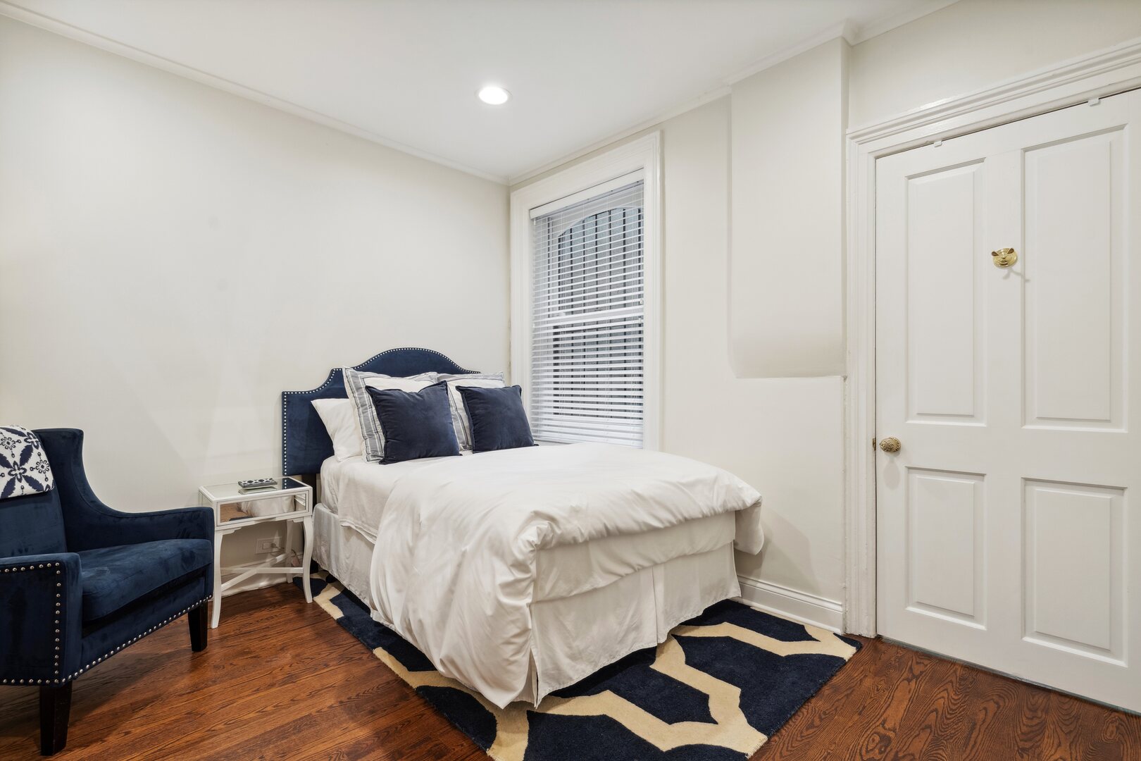 24 W Chestnut Street