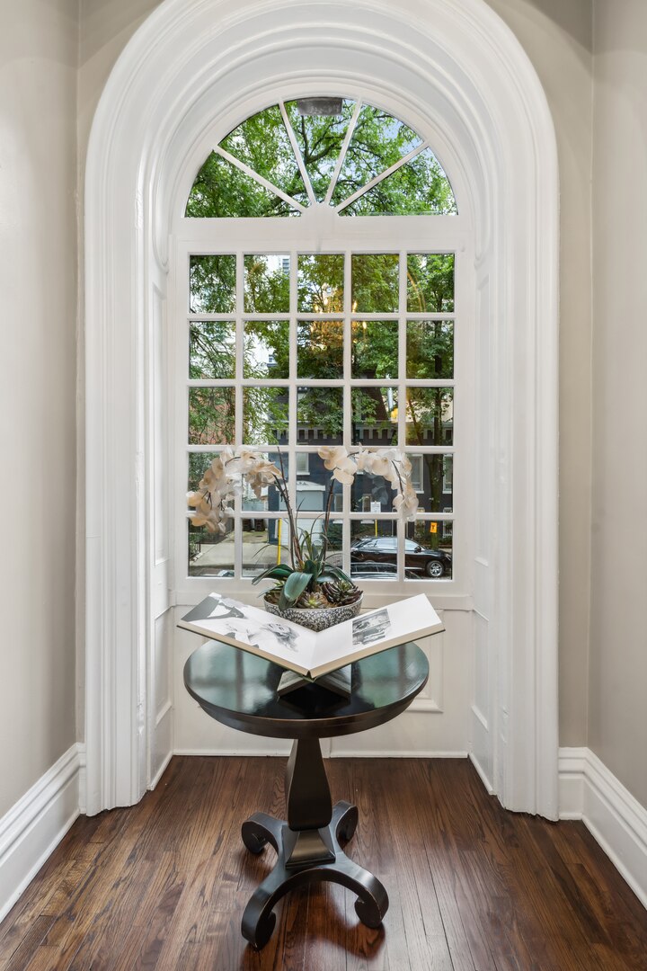 24 W Chestnut Street