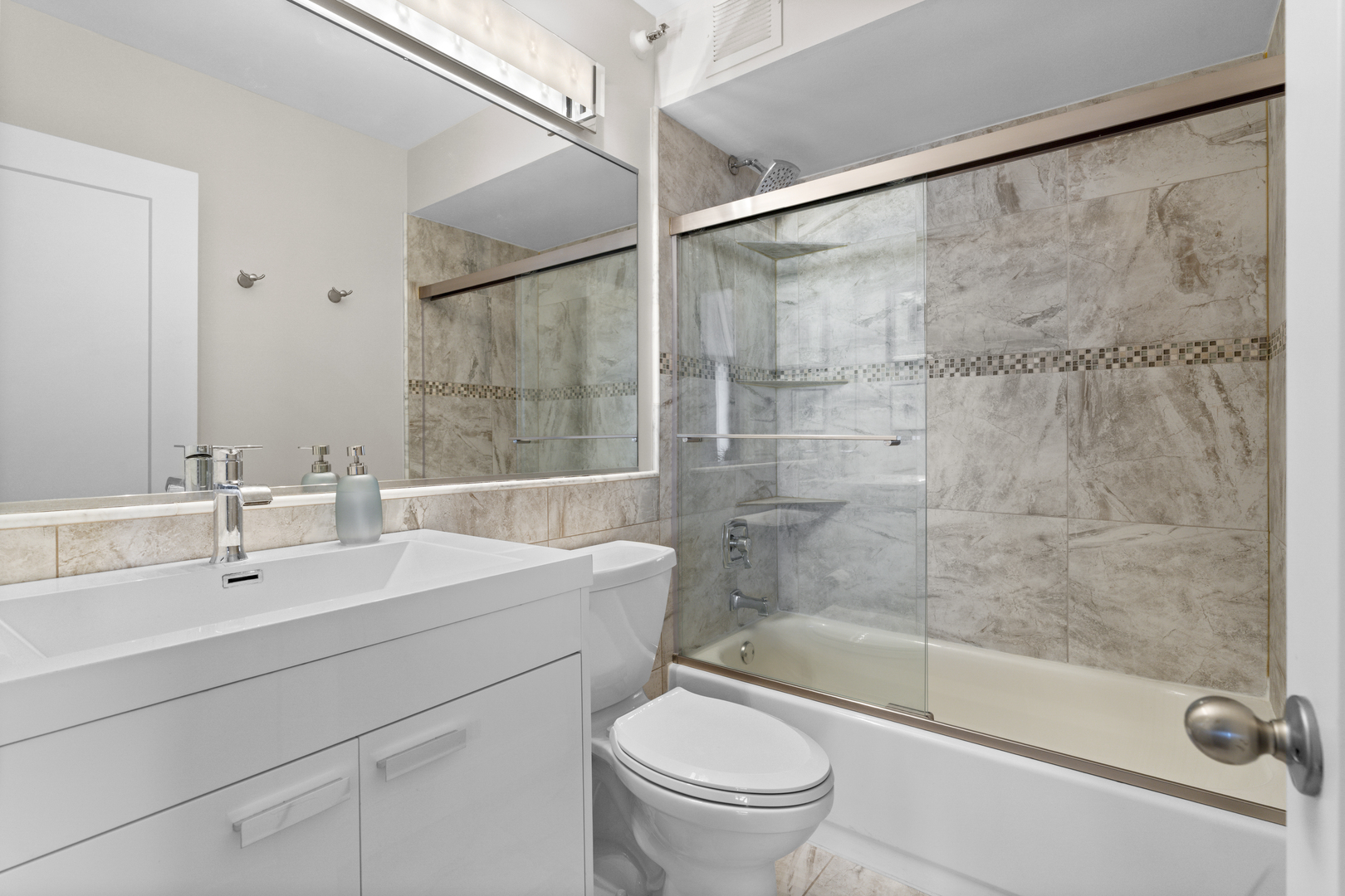 3660 N Lake Shore Drive Unit: 4202