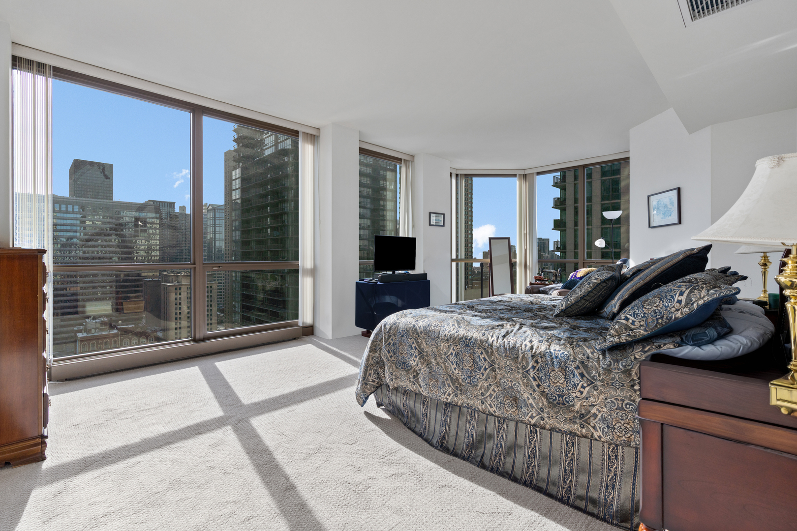 21 E Huron Street Unit: 2803