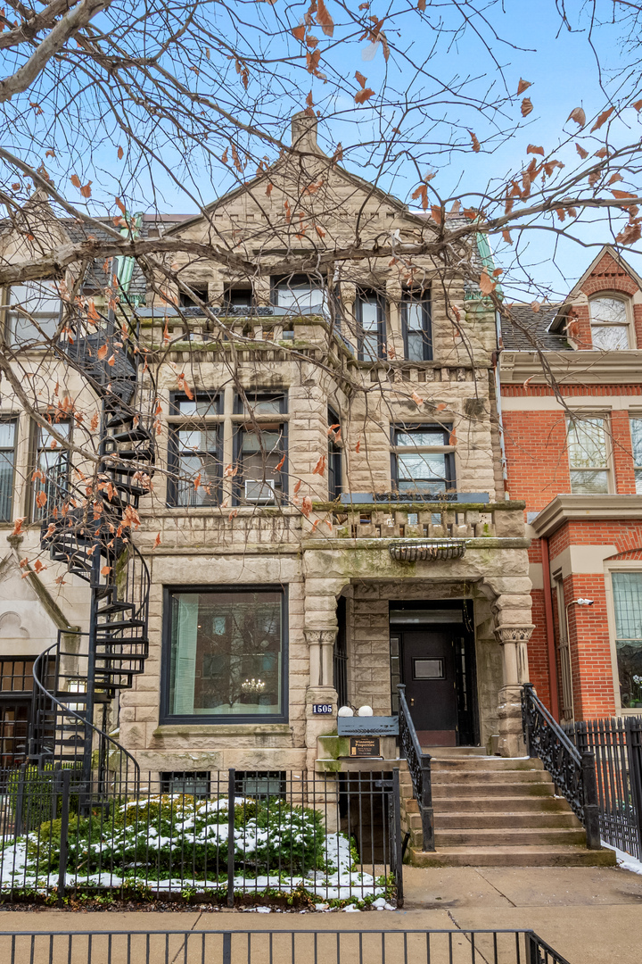 1505-1507 N Dearborn Parkway