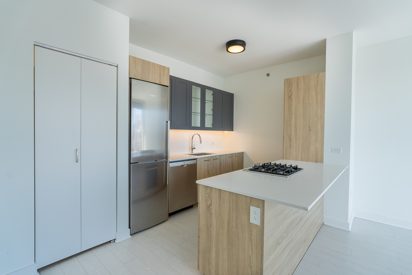 1035 W Van Buren Street Unit: 1900