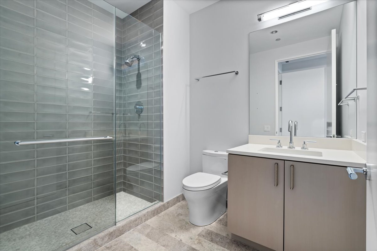 1550 N Clark Street Unit: 604