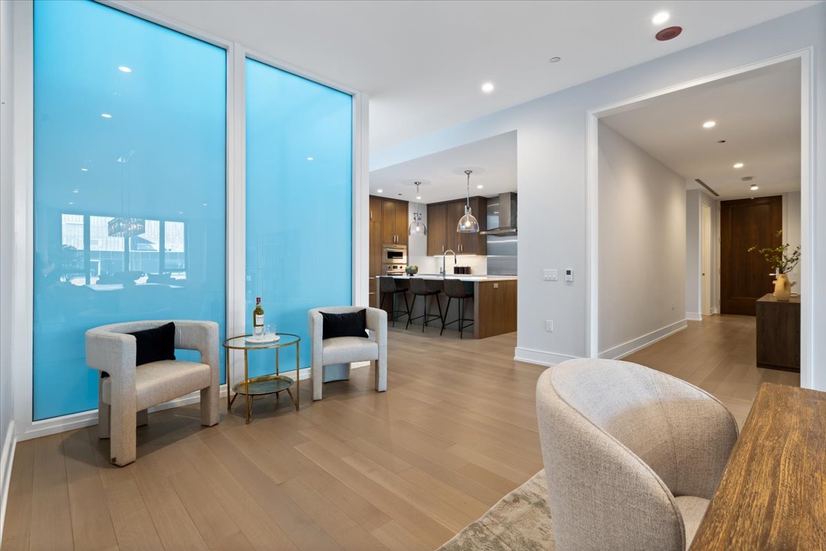 1550 N Clark Street Unit: 604