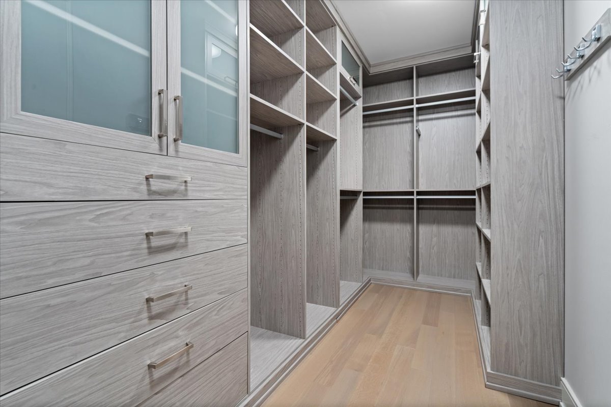 1550 N Clark Street Unit: 604